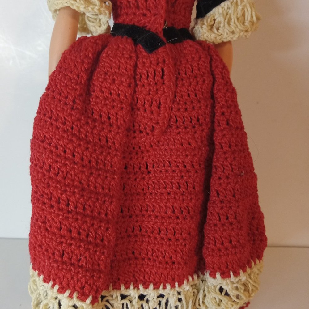 Vintage Bicentennial Betsy Ross Doll w/Crocheted Dress & Flag - Picture 6 of 9